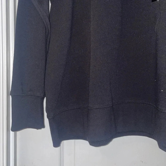 New Reebok sweater - Picture 3 of 3